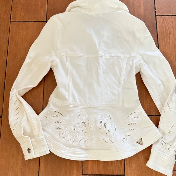 Guess jacket with embroidered details on the sleeves, size XS. The jacket also h - Picture 4 of 12